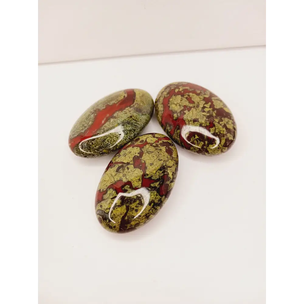 ššæ Dragonās Blood Palm Stone ā Courage Healing and Vitality ⨠- PALM