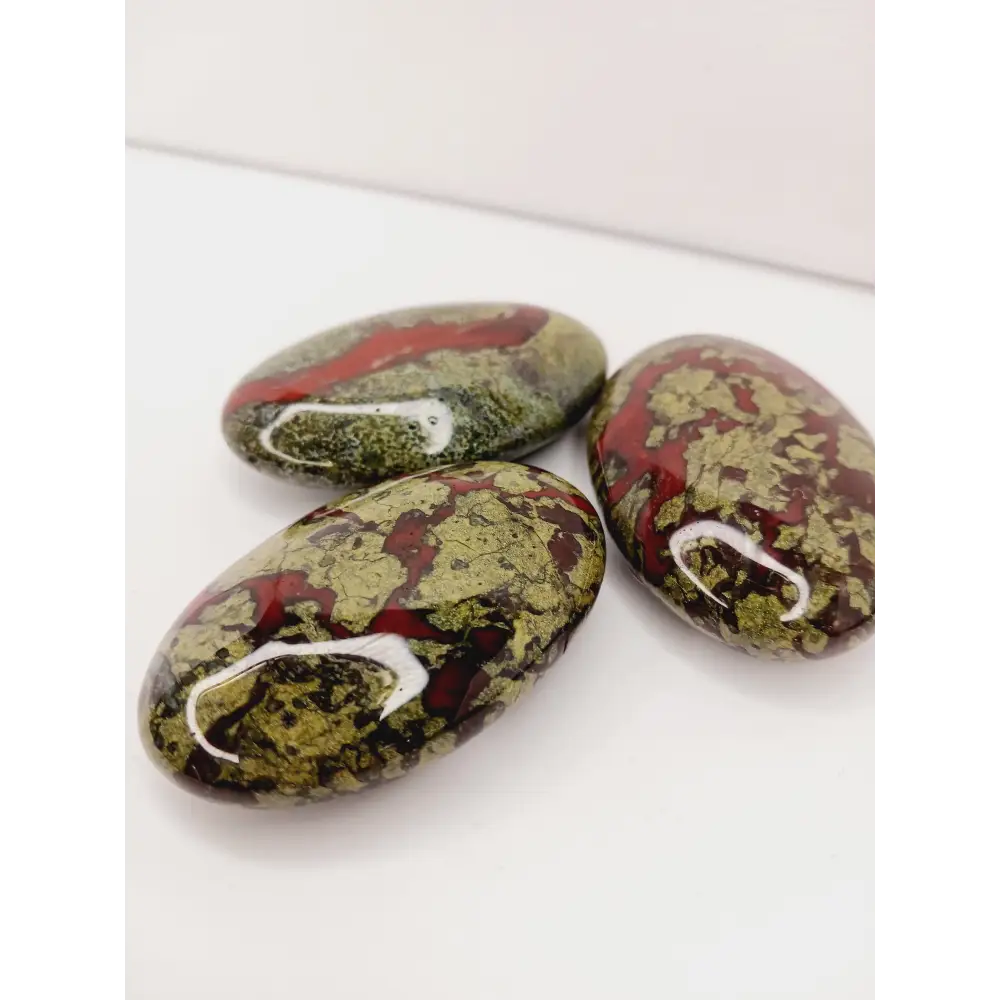 ššæ Dragonās Blood Palm Stone ā Courage Healing and Vitality ⨠- PALM