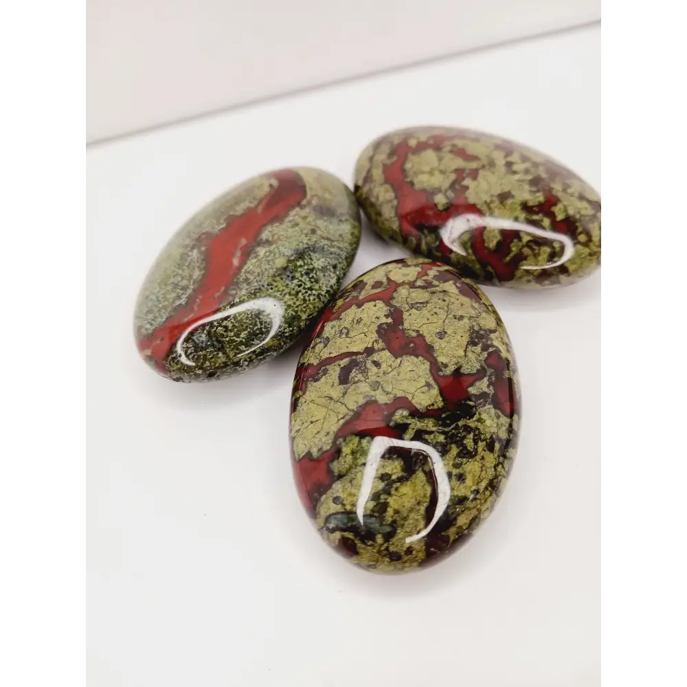 ššæ Dragonās Blood Palm Stone ā Courage Healing and Vitality ⨠- PALM