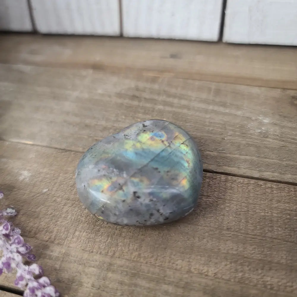 Labradorite - The Stone of Transformation and Magic 🌌 - 3 - Carvings