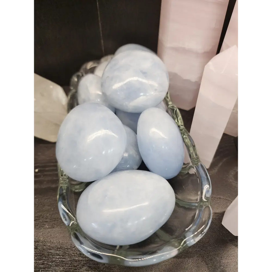 🌈✨ Assorted Calcite Palmstones – Soothing Energy & Colorful Comfort! 🤲 - Blue - PALM