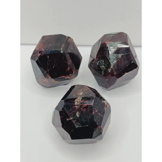 ❤️✨ Garnet Piece (Intuitive Pick) – Passion Strength and Vitality 🔥 - Large - 2.5’’