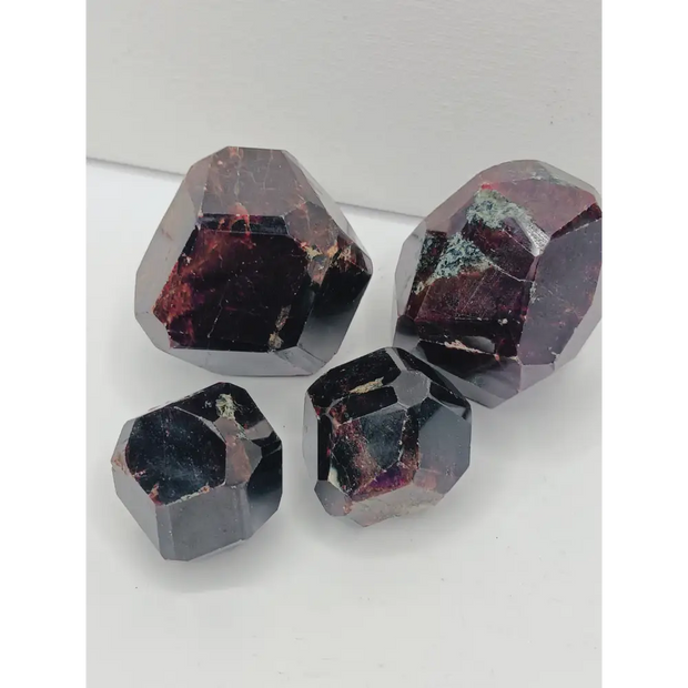 ❤️✨ Garnet Piece (Intuitive Pick) – Passion Strength and Vitality 🔥