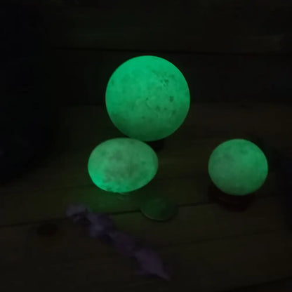 Glowing Spheres!!! Looks like the MOON! - Spheres