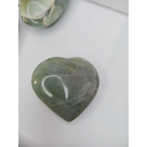 💚🌙 Green Moonstone Hearts 2.5–3.5’’ – Renewal and Emotional Balance! ✨ - Carvings