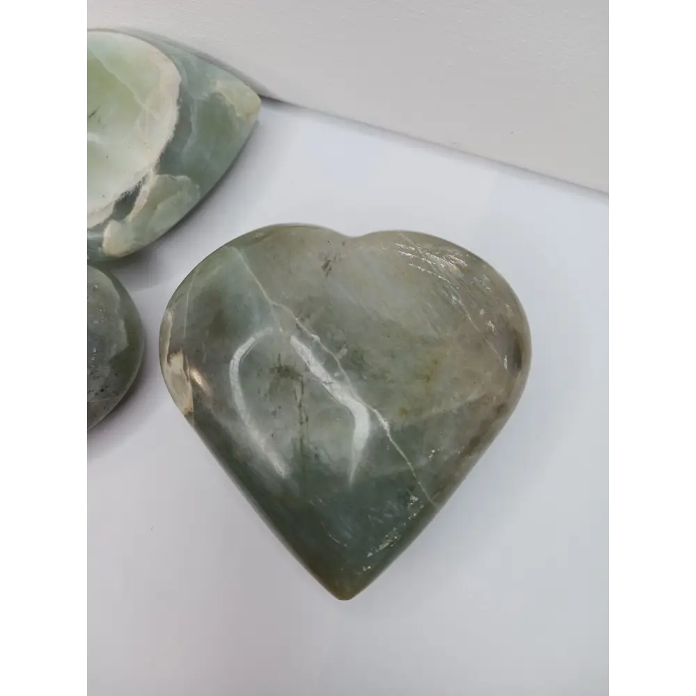 💚🌙 Green Moonstone Hearts 2.5–3.5’’ – Renewal and Emotional Balance! ✨ - Carvings