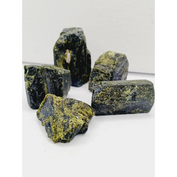 💚✨ Green Tourmaline Shaft – Healing Growth and Protection 🌱 - Specimens
