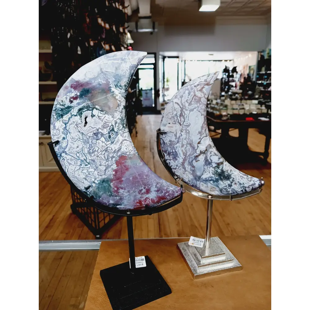🌿🌙 Huge Moss Agate Moon on Stand – Growth Harmony and Earth Connection ✨ - Carvings