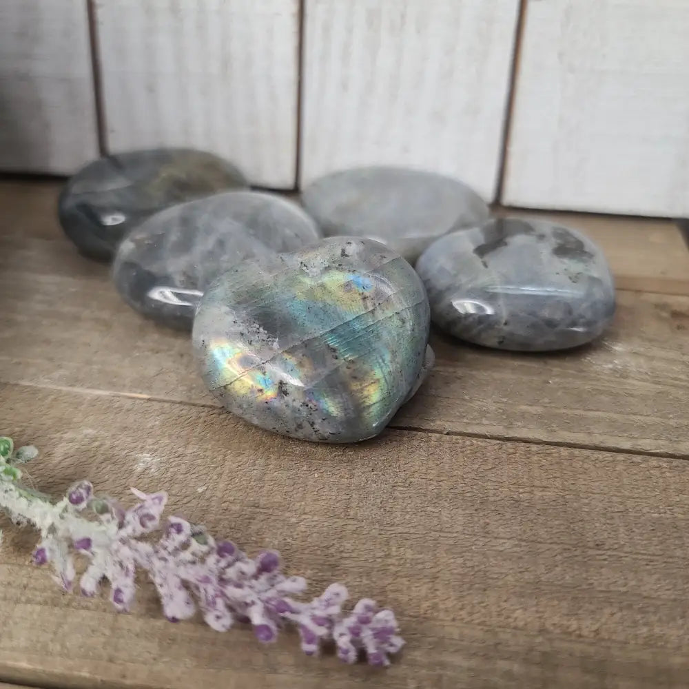 Labradorite - The Stone of Transformation and Magic 🌌 - 2 - Carvings