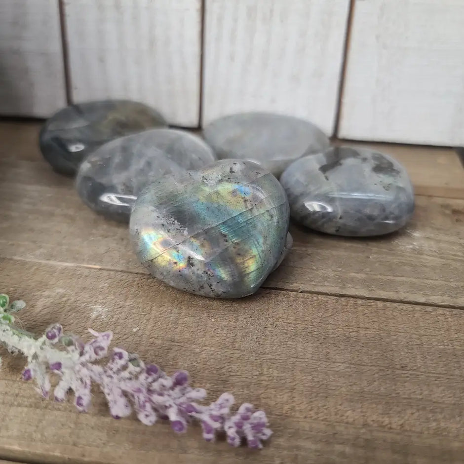 Labradorite - The Stone of Transformation and Magic 🌌 - 2 - Carvings