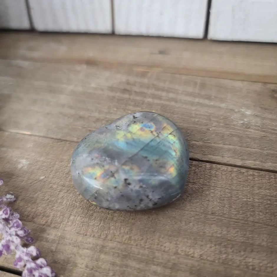 Labradorite - The Stone of Transformation and Magic 🌌 - 3 - Carvings