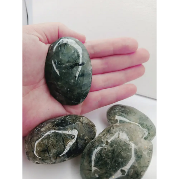 💚✨ Prehnite Palm stone (Intuitive Pick) – Heal Soothe and Connect with Heart Wisdom 🌿 - PALM