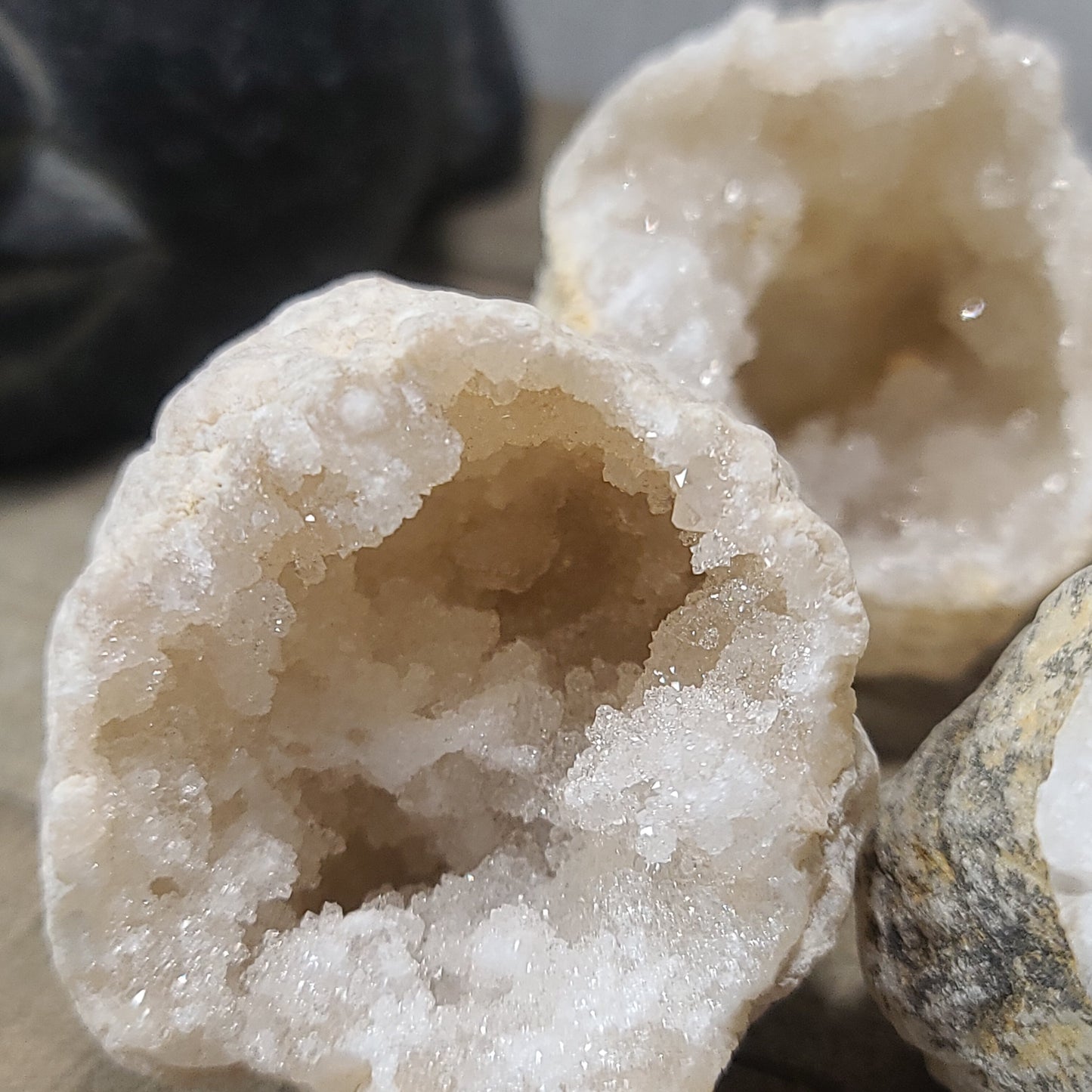 Quartz Gemy Geodes - Specimens