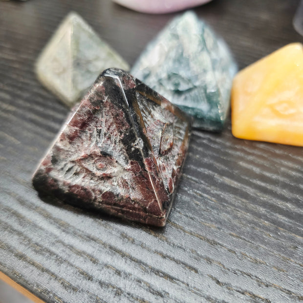 🔺👁️ Mini Pyramids – All Seeing Eye (Intuitive Pick) – Mystical Protection & Intuitive Wisdom! ✨