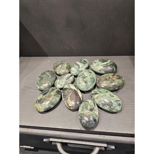 💚🐍 Serpentine Palmstones – Transformation Healing & Earth Energy in Your Palm! ✨ - PALM