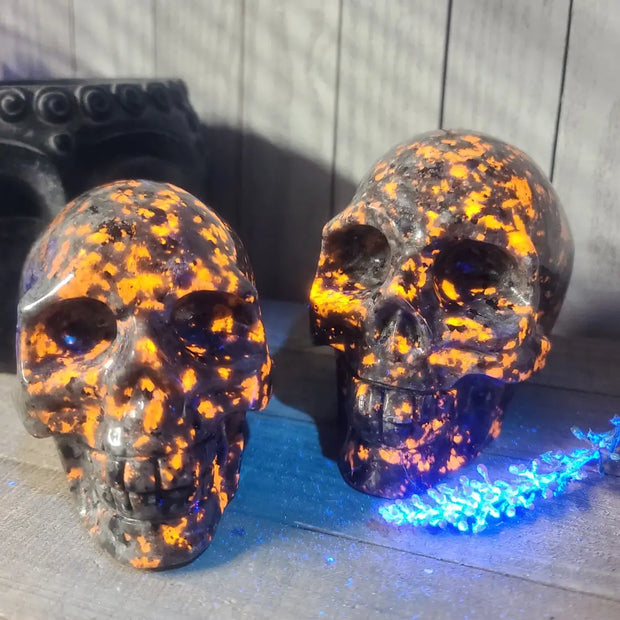 💀✨ Yooperlite Skulls – Glow-in-the-Dark Crystal Magic! 🔦🖤 - Carvings